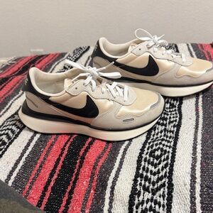 Nike Phoenix Waffle women's shoes
Summit White/Black colorway